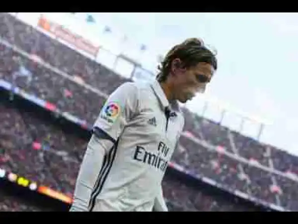 Video: Luka Modric Excellent Skills - Show 2016/2017 HD